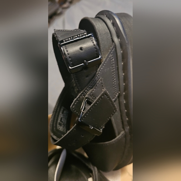 Dr. Marten Voss sandals size 6 but could fit up to 7.5 black in color - Picture 4 of 6